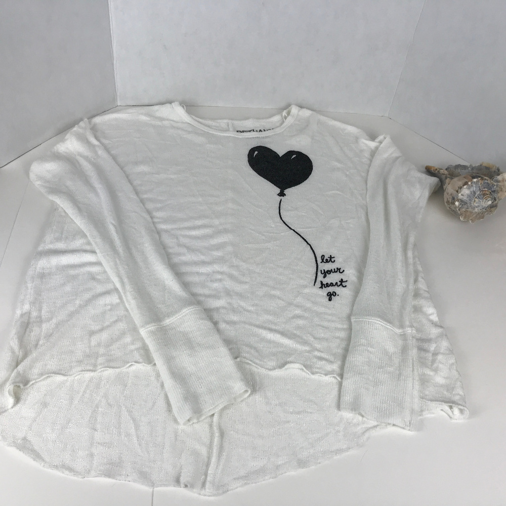 🌴 Bethany Mota White Sweater with Graphic sz L